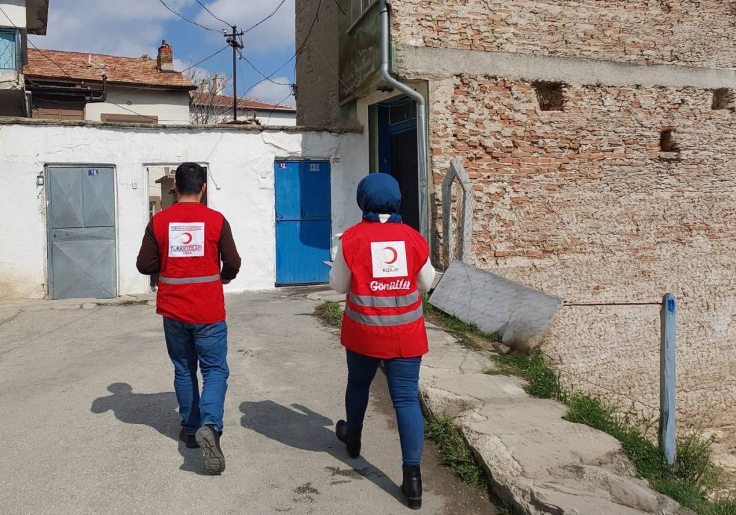 Kızılay Karatay, Ramazan’ın ilk günü 130 ailenin yardımına koştu 2